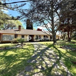 Venta Casa En Mansa 4 Dormitorios Y Dependencia De Servicio