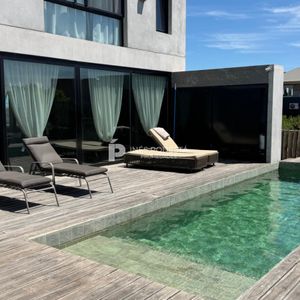 Venta Propiedad Moderna Con 2 Suites Y Dependencia De Servicio