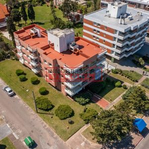 Alquila Apartamento 3 Dormitorios , 2 Baños