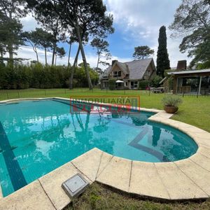 Casa En Mansa, 4 Dormitorios Y Dependencia, Piscina, Barbacoa. Alquiler De Temporada