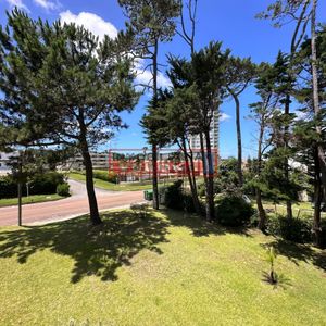 En Alquiler Apartamento De 2 Dormitorios Con Parrillero Propio En Mansa, Punta Del Este.