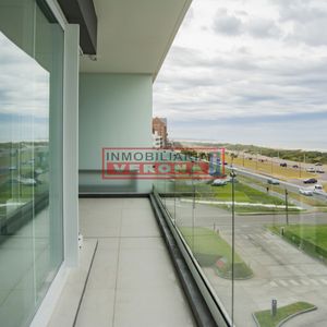 Vistas Panoramicas De Playa Brava, Departamento De 3 Dormitorios En Venta. Torre Le Parc