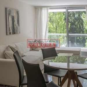 Apartamento En Venta De 2 Dormitorios En Punta Del Este Sobre Roosevelt