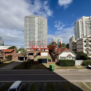 Apartamento En Venta En Edificio Cap Bretón  Av. Roosevelt Y Av. Biarritz