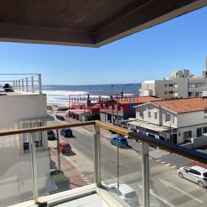 Apartamento De 2 Dormitorios Con Vista Al Mar En Peninsula