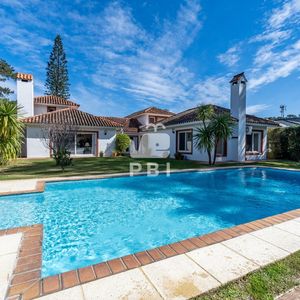 Venta De Casa 4 Dormitorios  En San Rafael  - Ref : Pbi12756