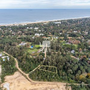Lotes De 2.500 M² En El Golf, Punta Del Este — Naturaleza, Estilo Y Exclusividad - Ref : Pbi13344