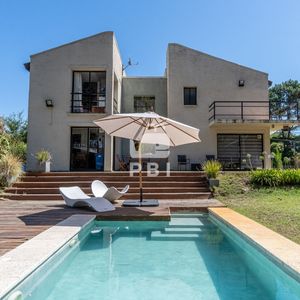 Casa De 4 Dormitorios En Chihuahua, Punta Ballena - Ref : Pbi14377