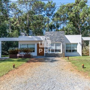 Casa En Venta En Solanas Country, Punta Ballena  - Ref : Pbi14663