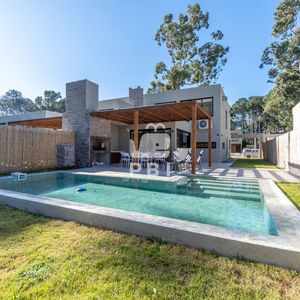 Casa En Venta En Solanas Country, Punta Ballena - Ref : Pbi15075