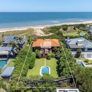 Casa De 3 Dormitorios En Tio Tom, Punta Ballena - Ref : Pbi15391