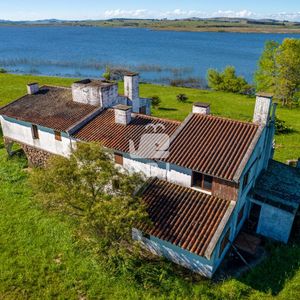 Casa 4 Dormitorios En Laguna De Los Cisnes, Punta Ballena - Ref : Pbi2465