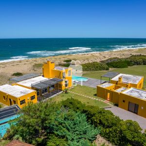 Casa 4 Dormitorios En Bahia Del Pinar, Punta Ballena - Ref : Pbi2645