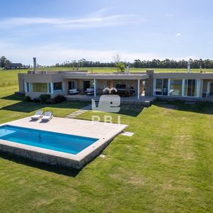 Casa 6 Dormitorios En Laguna De Los Cisnes, Punta Ballena - Ref : Pbi2871