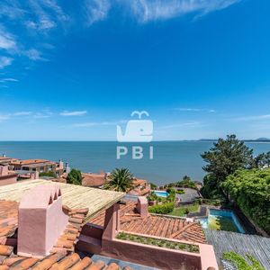 Apartamento En  Lomo De La Ballena 4 Dormitorios -  Marina Del Este - Ref : Pbi317