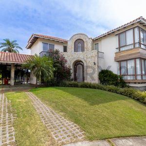 Casa En Venta / Urubo Garden