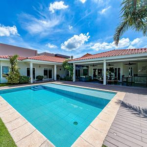 Zona Norte Entre 4to Y 5to Anillo - Casa De Lujo  En Venta