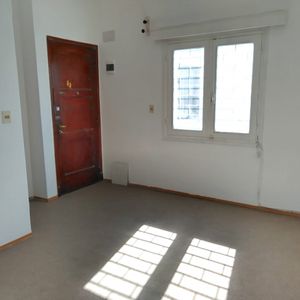 Oportunidad Con Renta Amplio Y Luminoso A Pasos De Av. Agraciada Y El Prado!!!