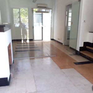 A Pasos De Soca Y Gestido! Casa De Dos Plantas, Garage Y Patio!!!!