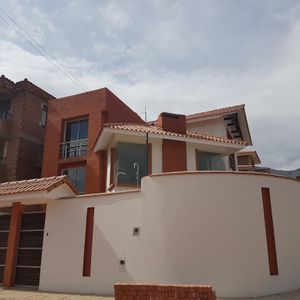 Casa En Esquina Zona Ciudad Del Niño, Urbanizacion Ecologica,  Diseño Funcional.