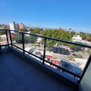 Apartamento 2 Dormitorios En Piso Alto. Terraza Y Vista.