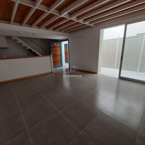 Venta 2 Dormitorios Amplio Duplex Con Patio