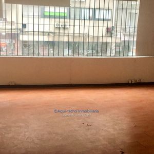 Local Con Vivienda Sobre 18 De Julio