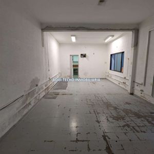 Local Con Oficinas En La Comercial.