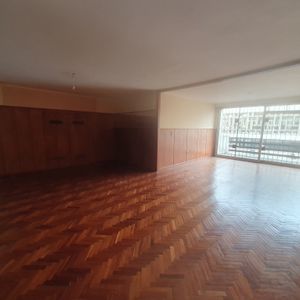 Venta Apartamento Tres Dormitorios Y Servicio , Centro