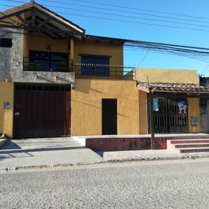 Casa Z/norte Sobre Avenida En Venta