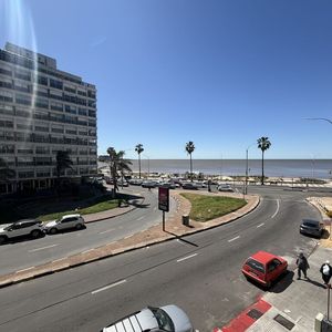 Venta Apartamento 4 Dormitorios Pocitos Rambla