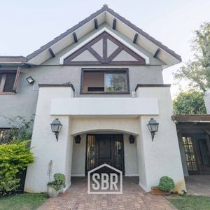 Casa 5 Dormitorios En Carrasco Centrico. Ideal Para Empresas