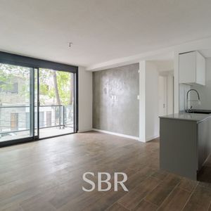Venta Apartamento 2 Dormitorios En Tres Cruces Con Patio Y Cochera Doble