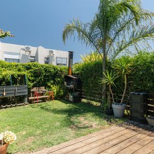 Venta Casa 2 Dormitorios Con Jardin Y Cochera En Lagomar