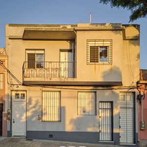 Venta Casa Ph De Altos Con 2 Dormitorios Y Balcón En Goes