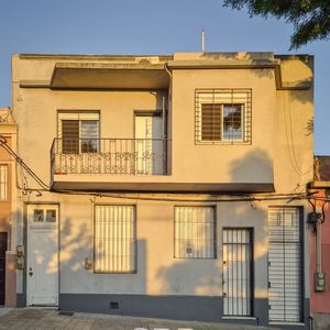 Venta Casa Ph De Altos Con 2 Dormitorios, Balcón Y Azotea En Goes