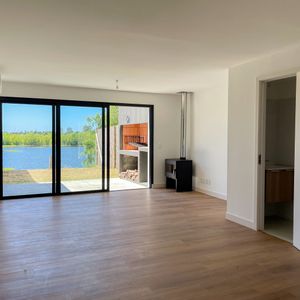 Divina Casa En Alquiler Sobre El Lago