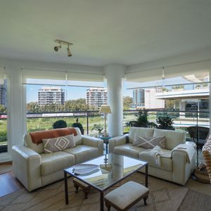 Venta Apartamento De 2 Dormitorios En Av. De Las Américas
