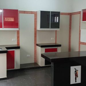 Hermosa Casa En Alquiler Sobre Avenida