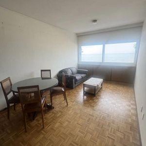 Se Alquila Apartamento De Un Dormitorio Frente A La Rambla En Pocitos