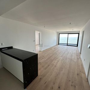 Alquiler De Exclusivo Apartamento 2 Suites En Rambla De Malvín Frente A Playa Honda