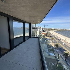 Alquiler De Exclusivo Apartamento 2 Suites En Rambla De Malvín Frente A Playa Honda