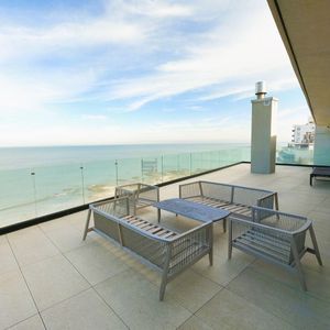 Venta Penthouse Dos Dormitorios Tres Baños Malvin Frente Rambla Playa Honda