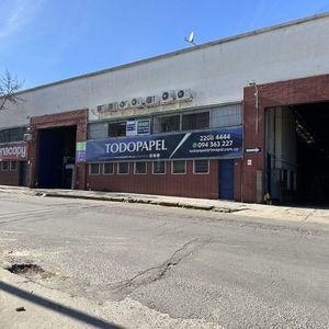 Venta Local Industrial En Aguada Gral. Farías 4.217 Metros