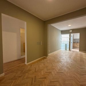 Se Vende Apartamento Dos Dormitorios Reciclado Con Terraza Común Muy Grande En Cordón