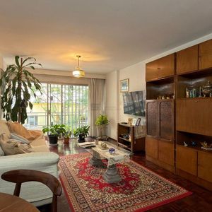 Venta Apartamento En Pocitos 3 Dormitorios, Servicio Completo Y Garaje