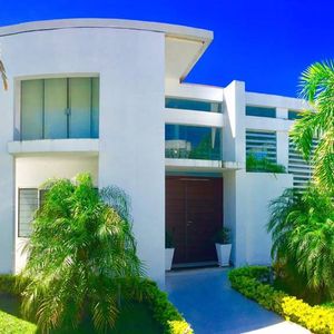 Lujosa Casa En Villa Bonita