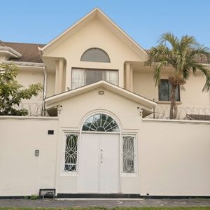 Casa En Anticrético - Zona Proxima A Las Palmas