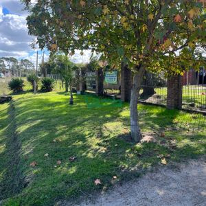 Venta De Casa En Pinamar Sur, 4 Dormitorios, Estufa A Leña, Mas Otra Casa Al Fondo