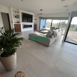 Venta Espectacular Casa En Colinas De Carrasco Barrio Privado